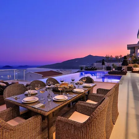 4 Bedroom - 4780 *