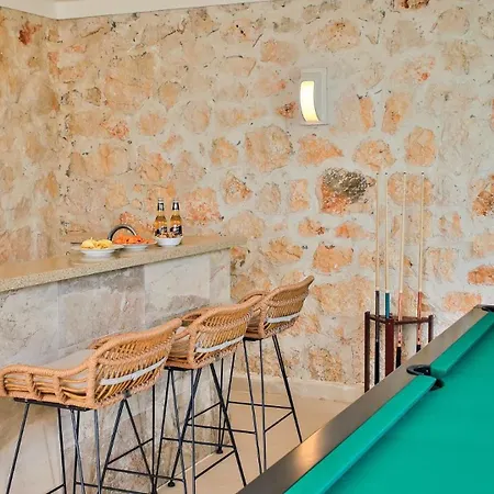 4 Bedroom - 4780 *
