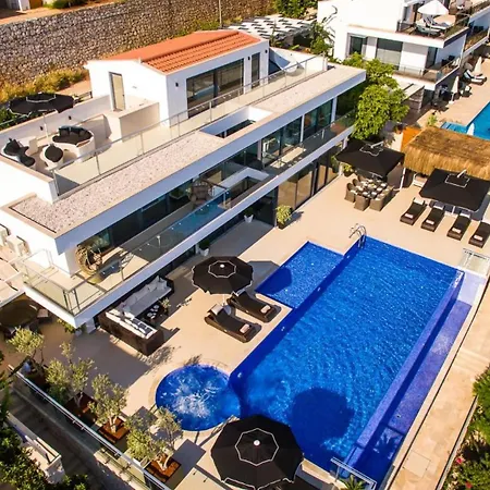4 Bedroom - 4780 Villa *
