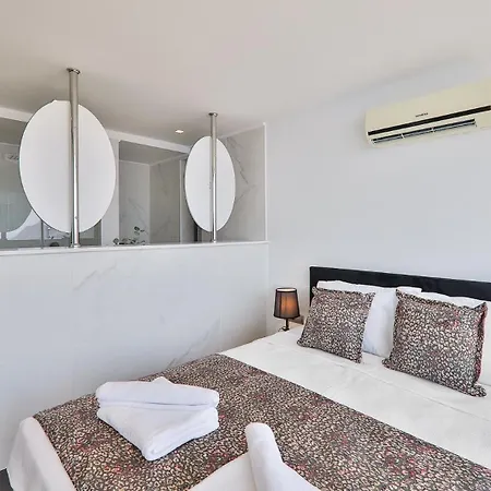 4 Bedroom - 4780 *